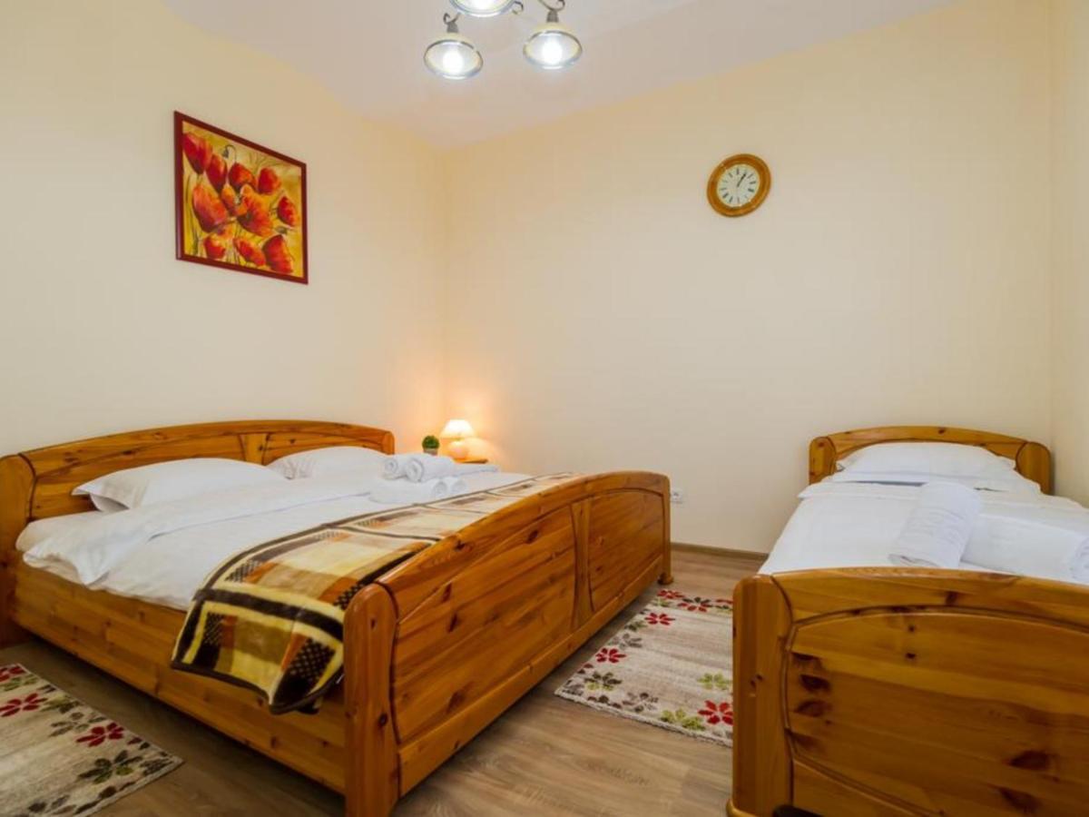 Apartment Carol Private Yard With Barbeque And Parking Sinaia Exterior foto